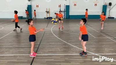 如何在二八杠对局中保持“扑克脸”？（二八杠对局中怎样做到不露声色？）